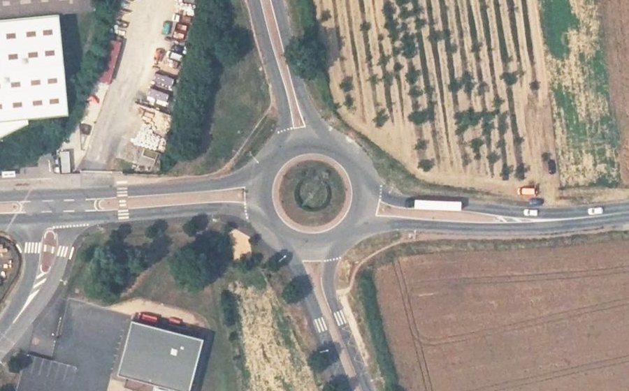 Vue aérienne du Rond-point anonyme n°6248701