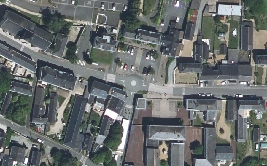 Vue aérienne du Rond-point anonyme n°625166446