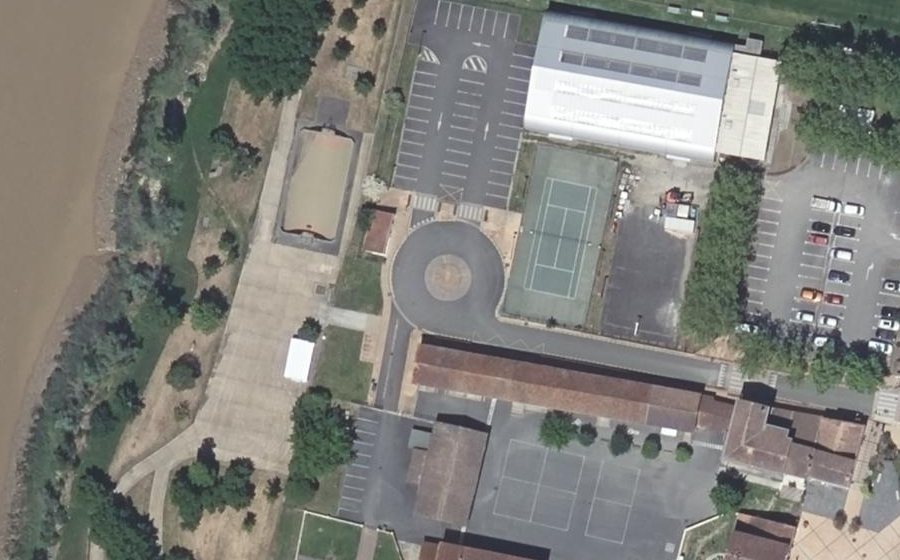 Vue aérienne du Rond-point anonyme n°625306915