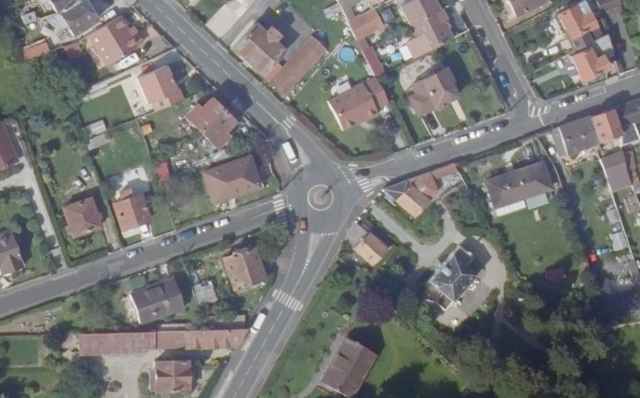 Vue aérienne du Rond-point anonyme n°625541249