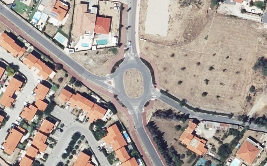 Vue aérienne du Rond-point anonyme n°625637294
