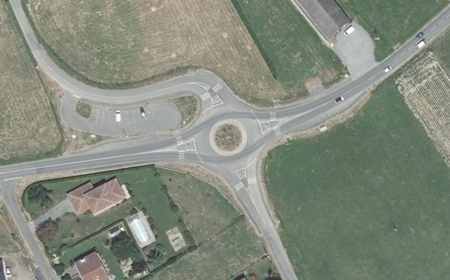 Vue aérienne du Rond-point anonyme n°625637634