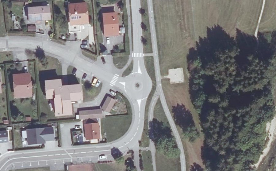 Vue aérienne du Rond-point anonyme n°625888742