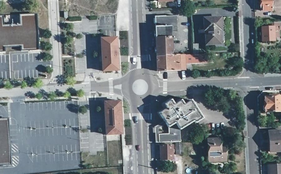 Vue aérienne du Rond-point anonyme n°625928877
