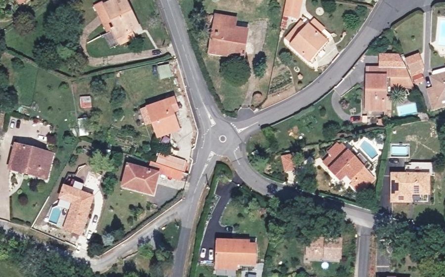 Vue aérienne du Rond-point anonyme n°625977078