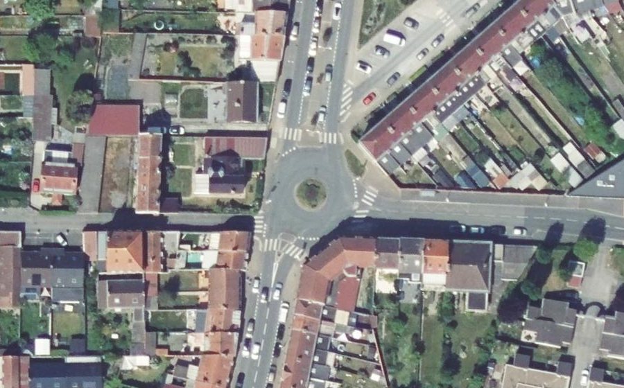 Vue aérienne du Rond-point anonyme n°626017902