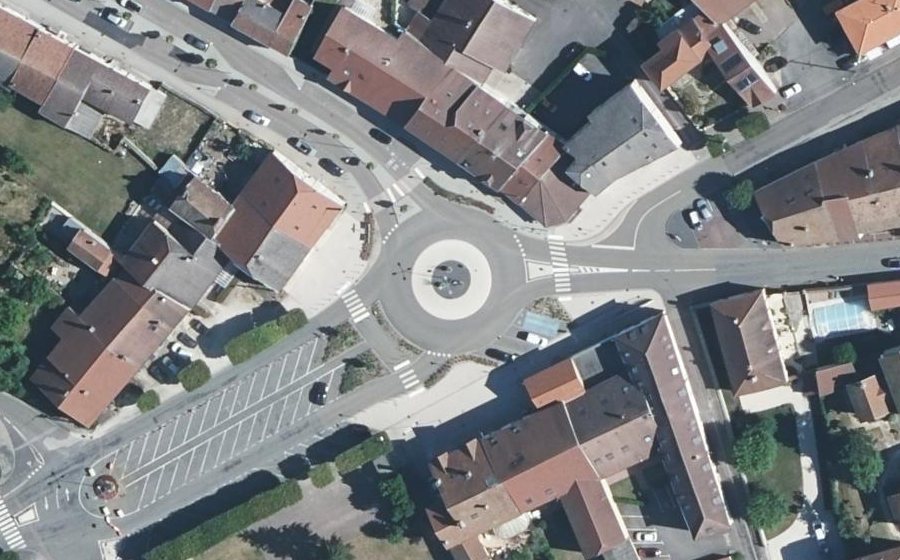 Vue aérienne du Rond-point anonyme n°626027621