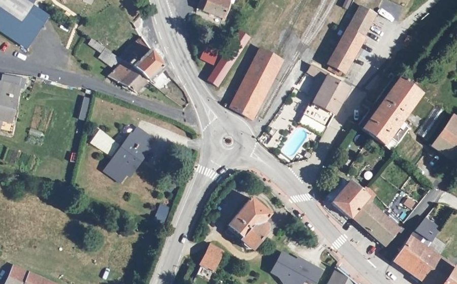 Vue aérienne du Rond-point anonyme n°626177887