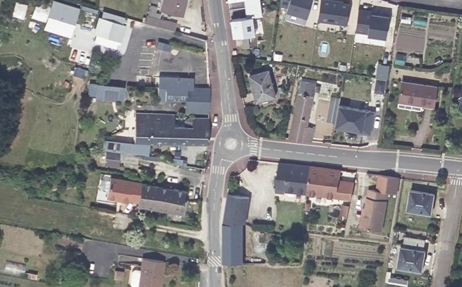 Vue aérienne du Rond-point anonyme n°626375757