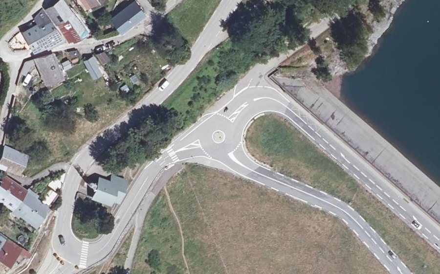 Vue aérienne du Rond-point anonyme n°626479509
