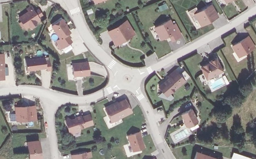 Vue aérienne du Rond-point anonyme n°626688755