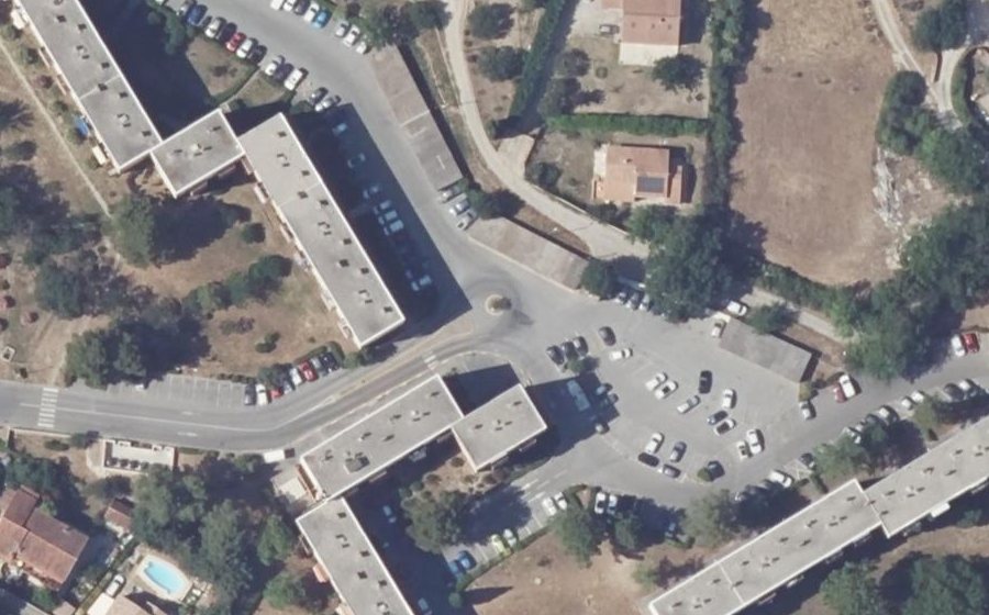 Vue aérienne du Rond-point anonyme n°626692824