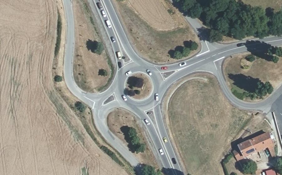 Vue aérienne du Rond-point anonyme n°627118309