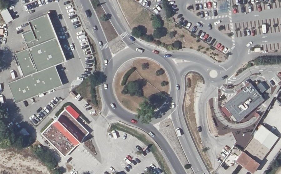 Vue aérienne du Rond-point anonyme n°627206634