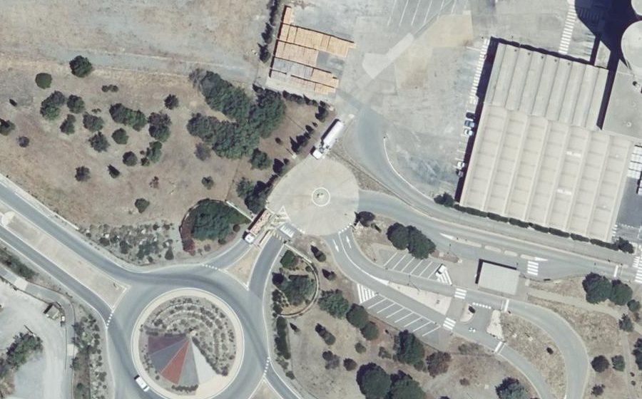 Vue aérienne du Rond-point anonyme n°627338507