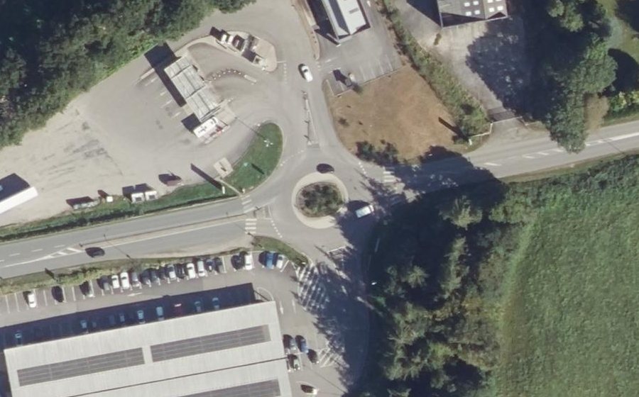 Vue aérienne du Rond-point anonyme n°627400665