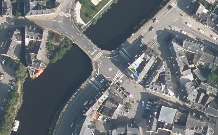Vue aérienne du Rond-point anonyme n°627498283