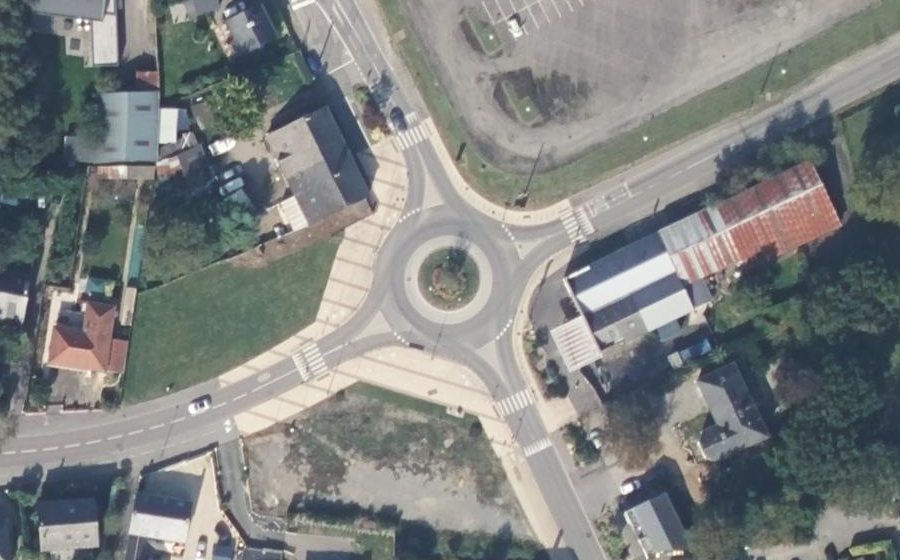 Vue aérienne du Rond-point anonyme n°627505551