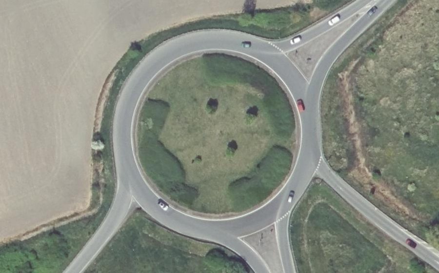 Vue aérienne du Rond-point anonyme n°627548558