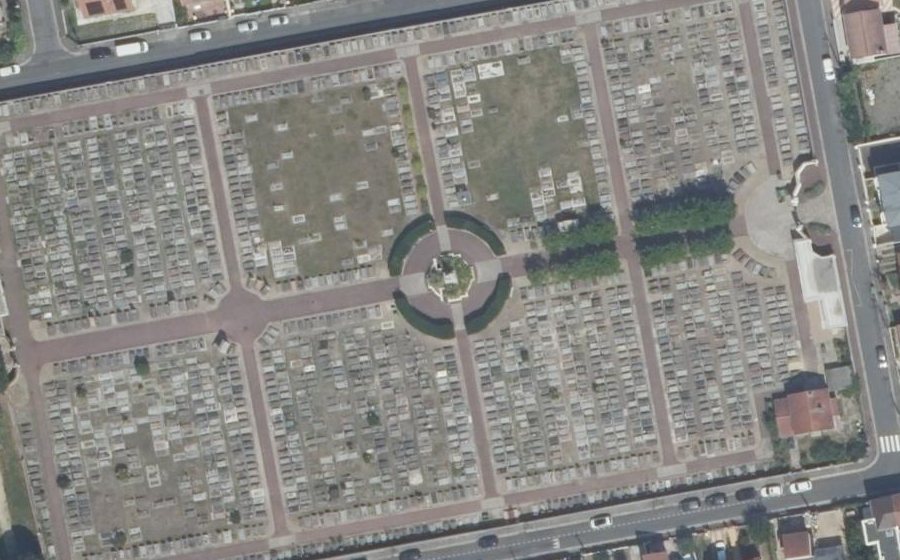 Vue aérienne du Rond-point anonyme n°627566792