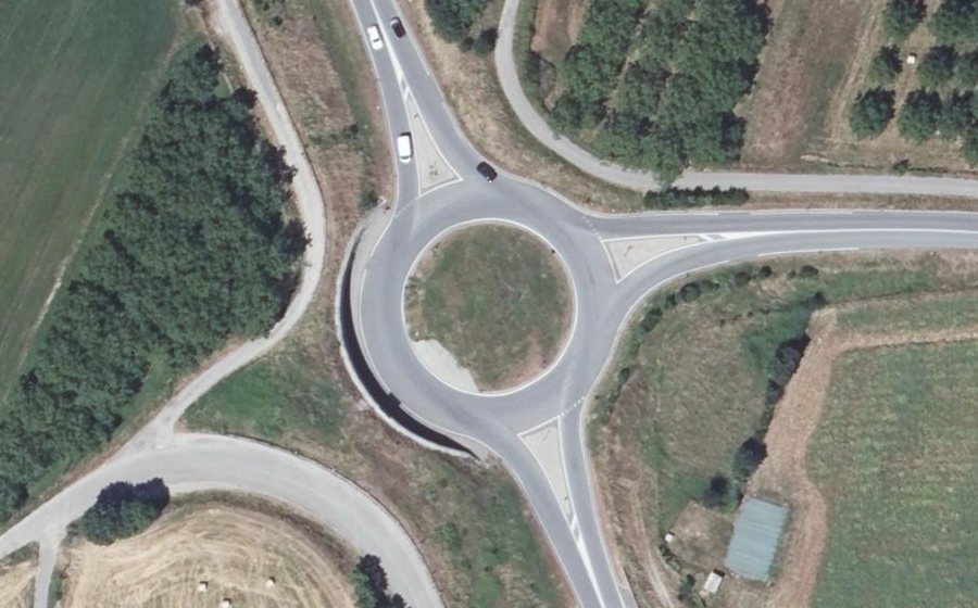 Vue aérienne du Rond-point anonyme n°627590119