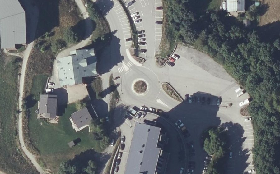 Vue aérienne du Rond-point anonyme n°627591993