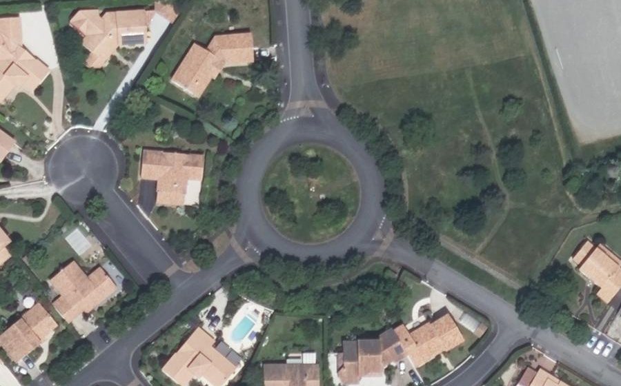Vue aérienne du Rond-point anonyme n°62787188