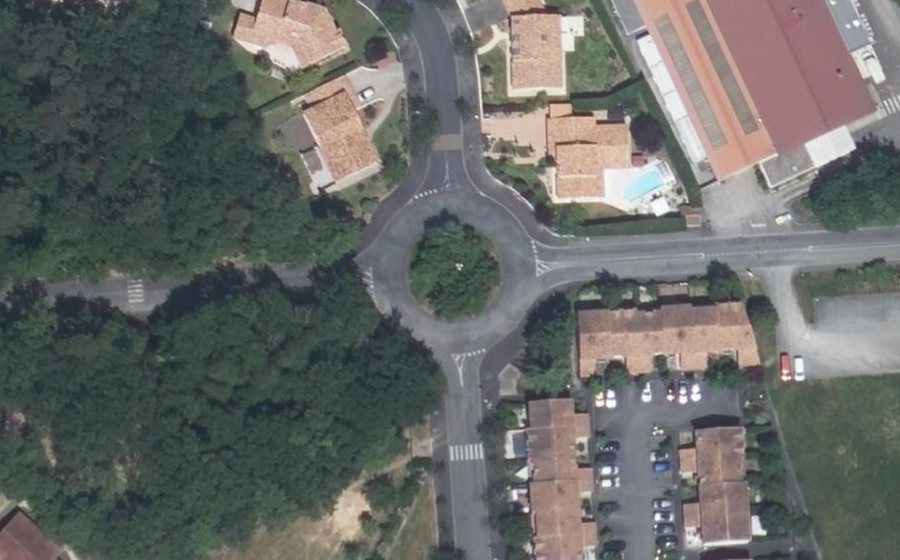 Vue aérienne du Rond-point anonyme n°62788386