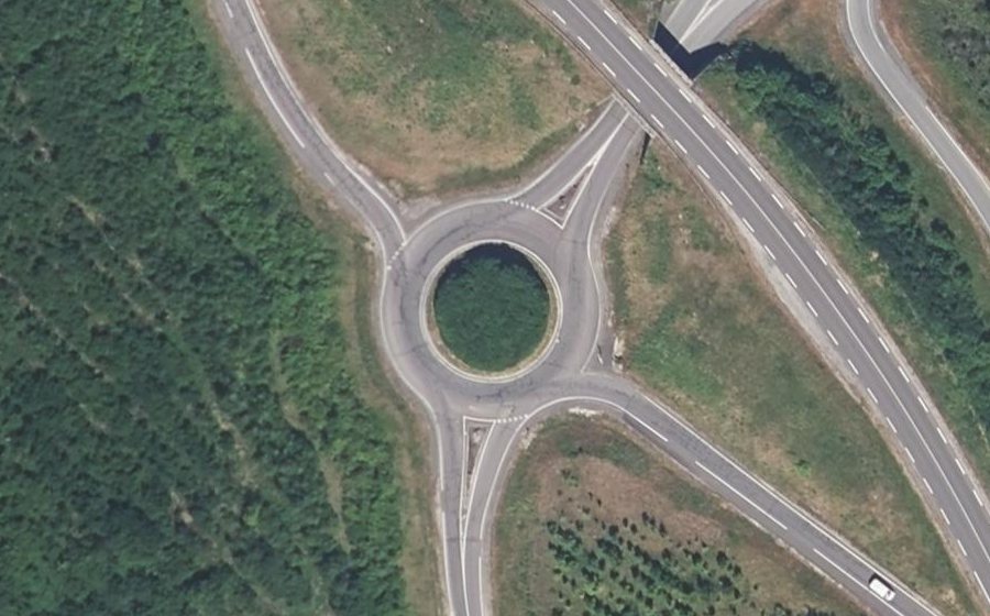 Vue aérienne du Rond-point anonyme n°62802310