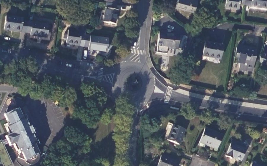 Vue aérienne du Rond-point anonyme n°628027096