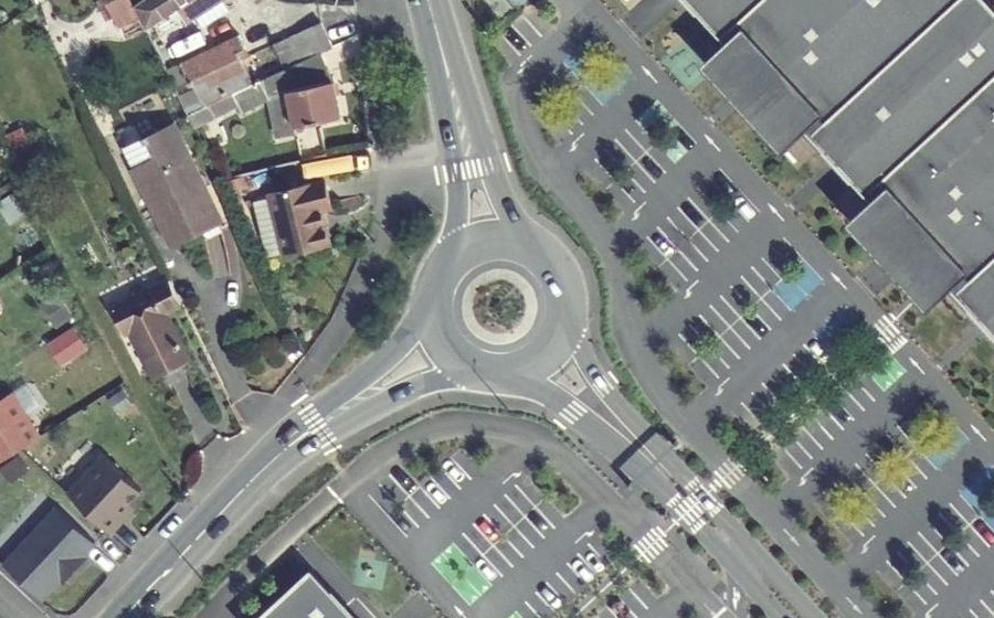 Vue aérienne du Rond-point anonyme n°62836666