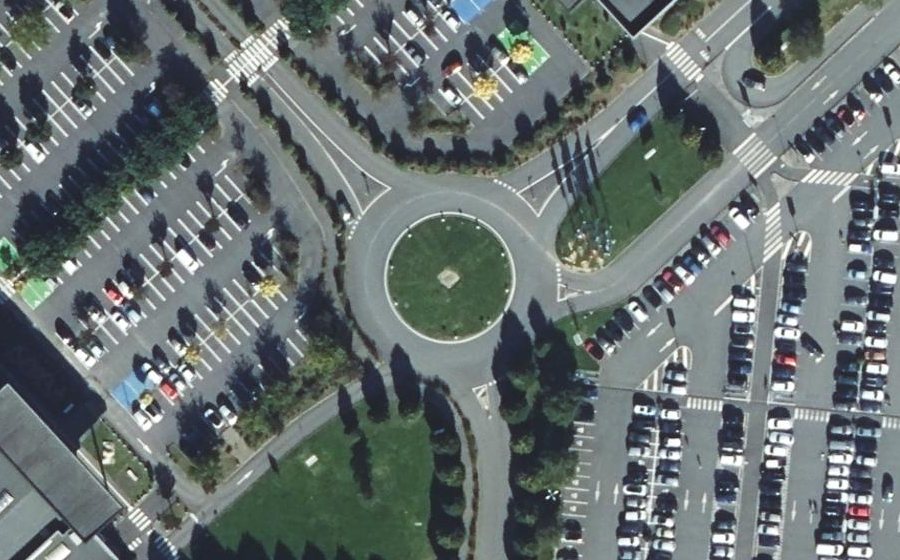 Vue aérienne du Rond-point anonyme n°62836677