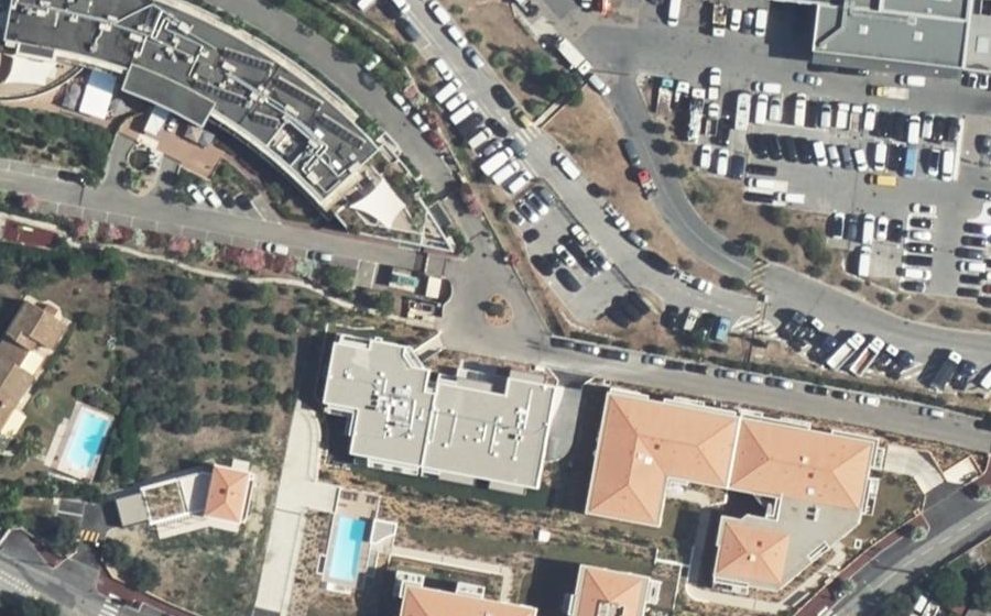 Vue aérienne du Rond-point anonyme n°628384586