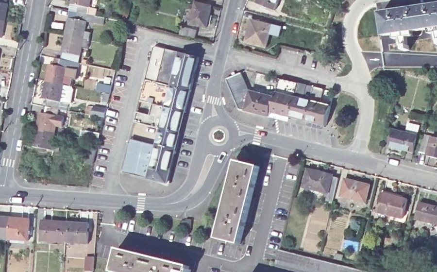 Vue aérienne du Rond-point anonyme n°628587256