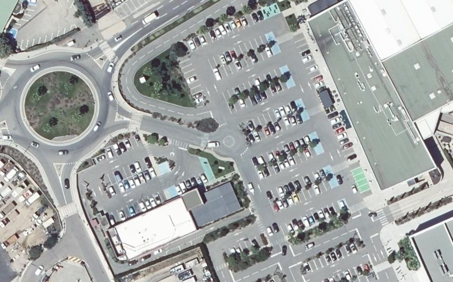 Vue aérienne du Rond-point anonyme n°628660892