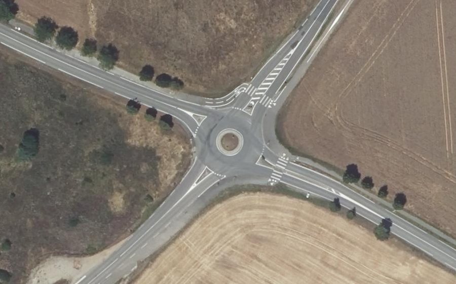 Vue aérienne du Rond-point anonyme n°628779330