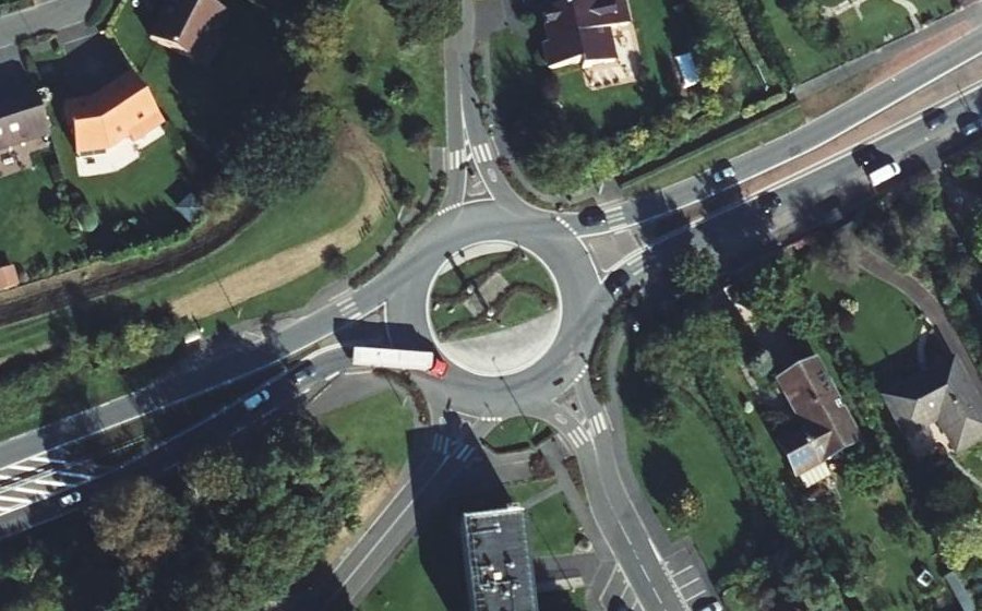 Vue aérienne du Rond-point anonyme n°62888771