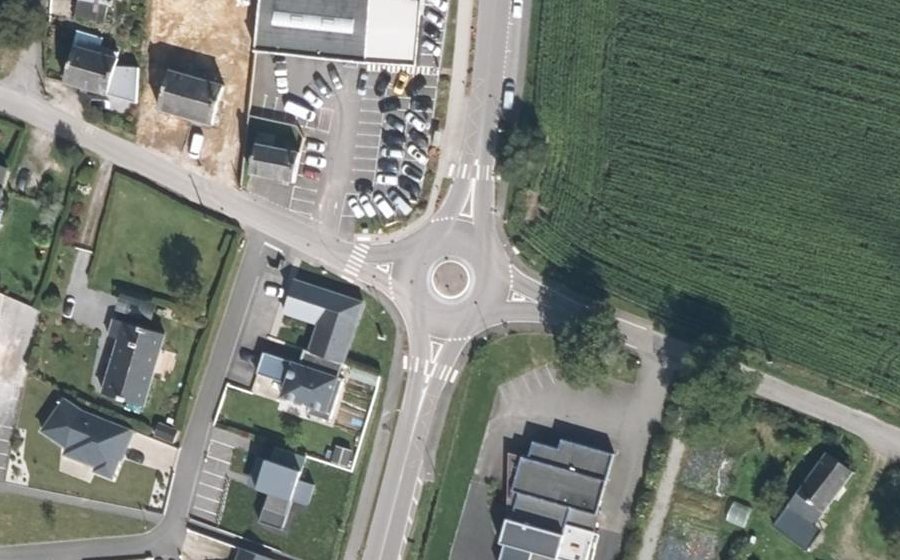 Vue aérienne du Rond-point anonyme n°628909497