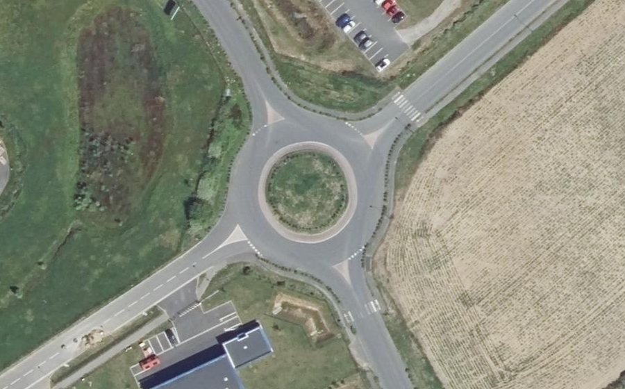 Vue aérienne du Rond-point anonyme n°629122324
