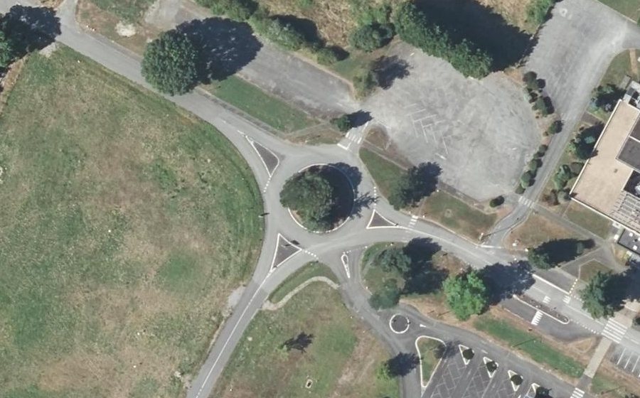 Vue aérienne du Rond-point anonyme n°629219013