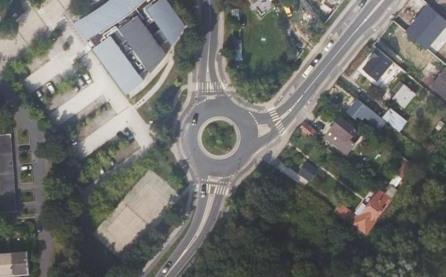 Vue aérienne du Rond-point anonyme n°629260210