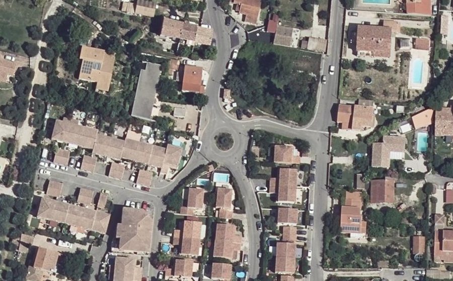 Vue aérienne du Rond-point anonyme n°62942476