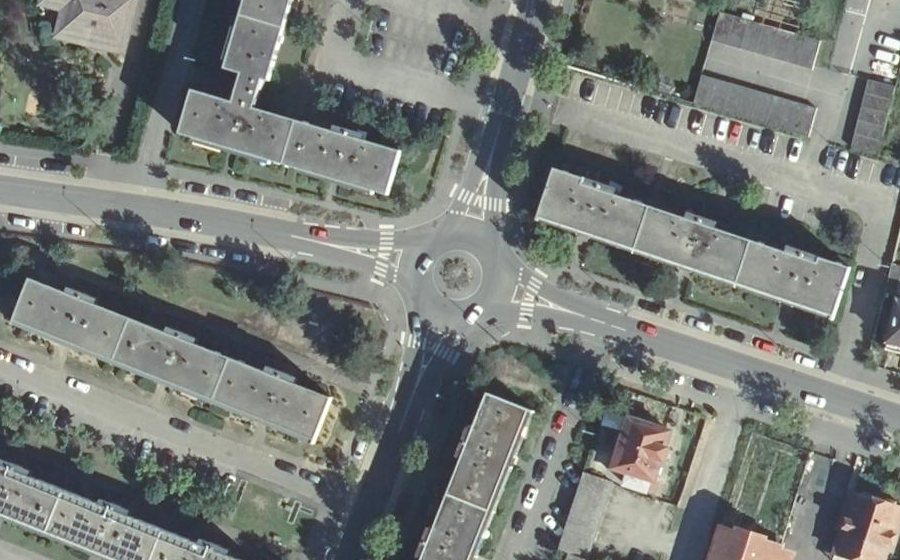 Vue aérienne du Rond-point anonyme n°629955920