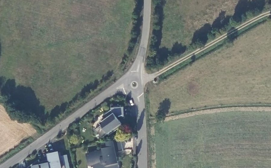 Vue aérienne du Rond-point anonyme n°629964709