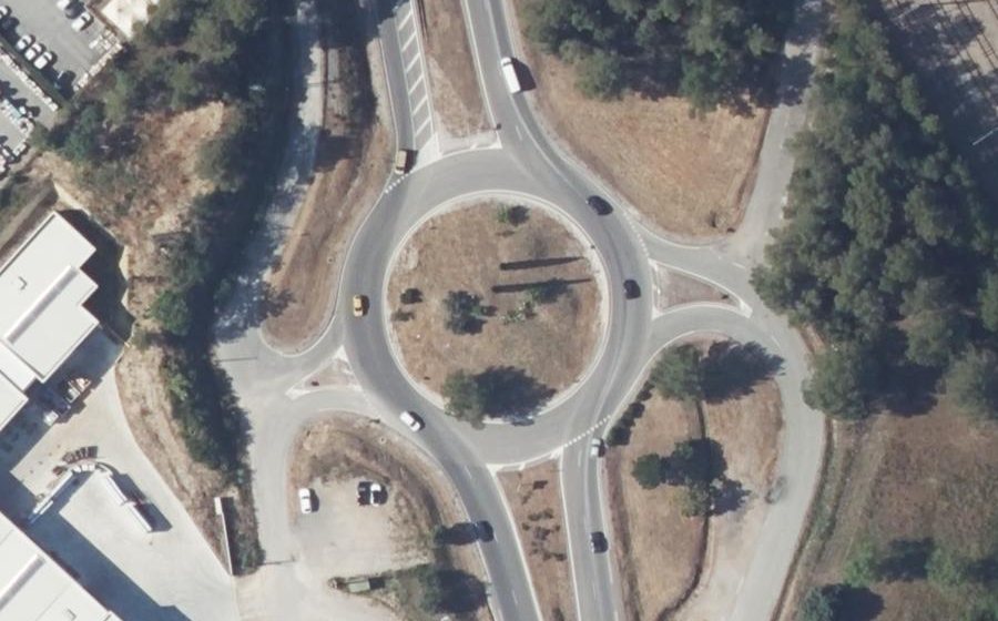 Vue aérienne du Rond-point anonyme n°630336554