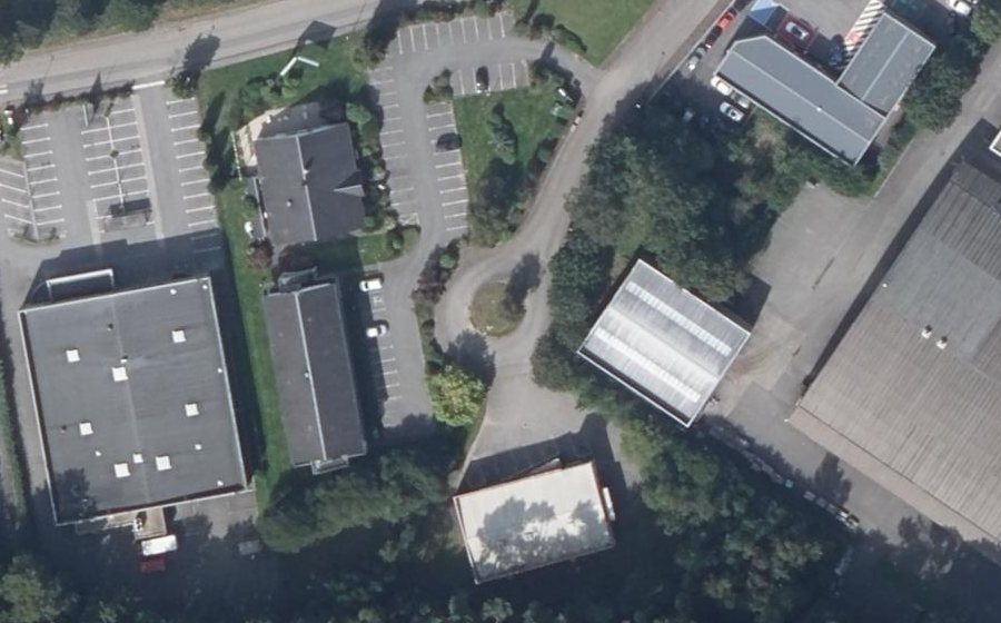 Vue aérienne du Rond-point anonyme n°630339203