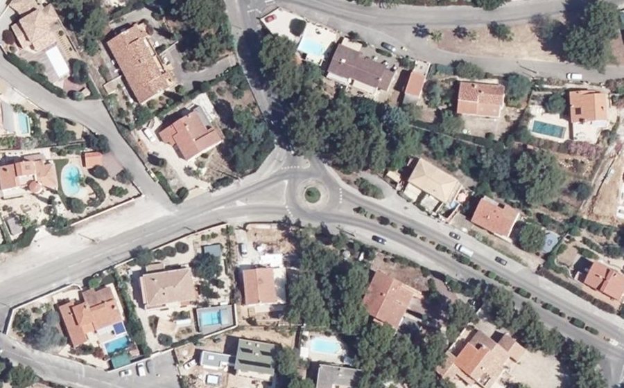 Vue aérienne du Rond-point anonyme n°630474302