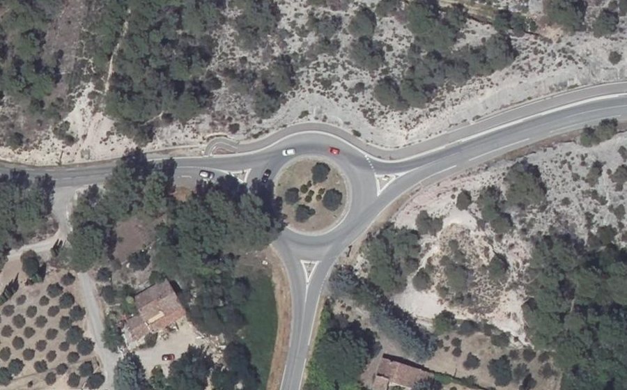 Vue aérienne du Rond-point anonyme n°630524256