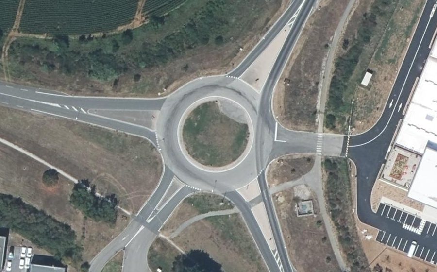 Vue aérienne du Rond-point anonyme n°630721337