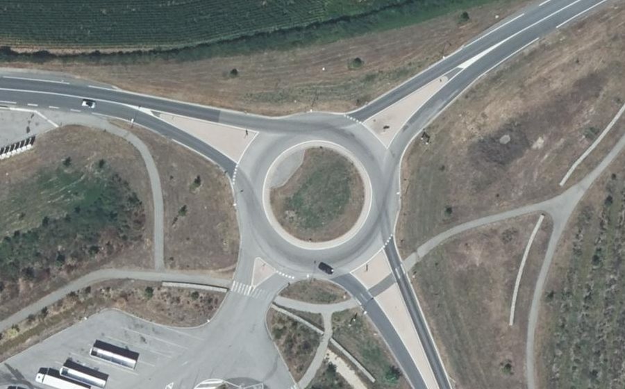 Vue aérienne du Rond-point anonyme n°630721340